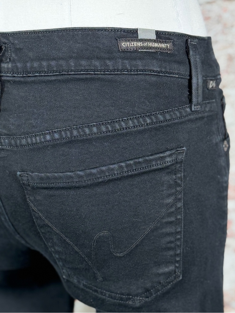 Citizens Of Humanity Straight Leg Skinny Jeans in Black Women’s Size 27